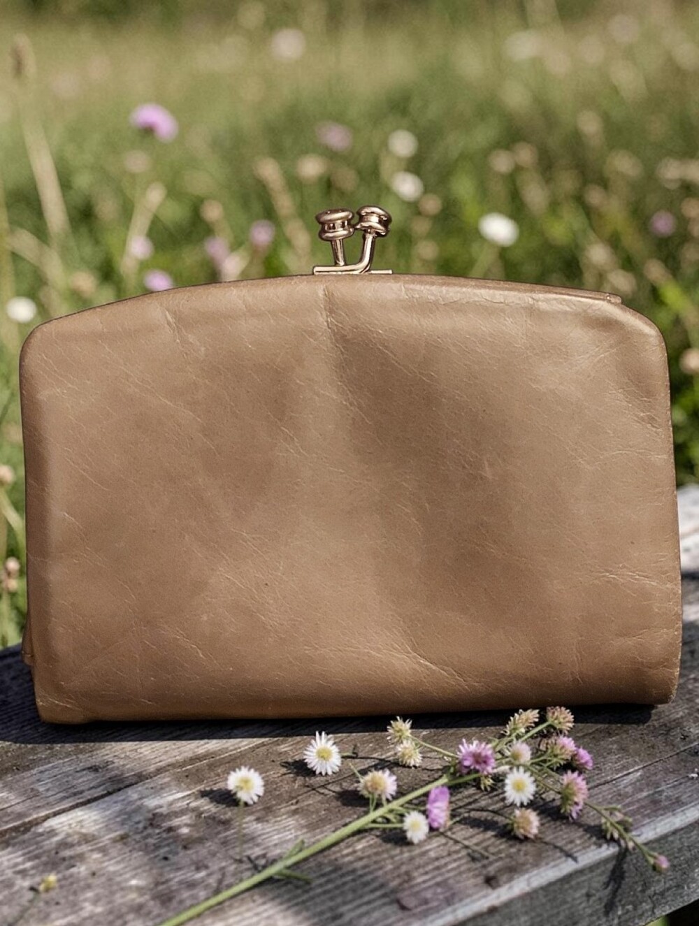 HOBO Lauren Vintage Kisslock Clutch Wallet In Olive Green - Picture 3 of 6